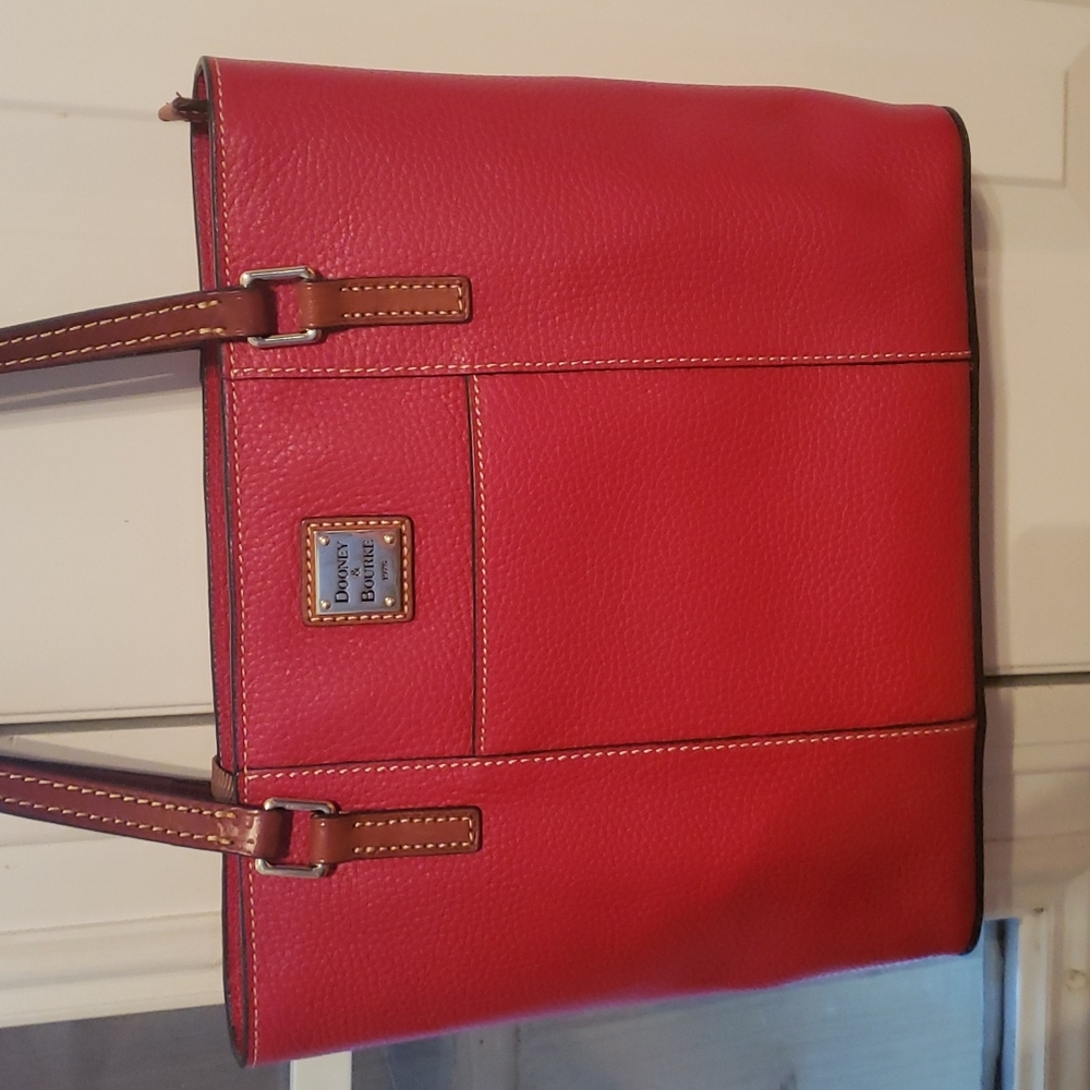 Authentic leather Dooney and Bourke should bag PERFECT FOR CHRISTMAS!